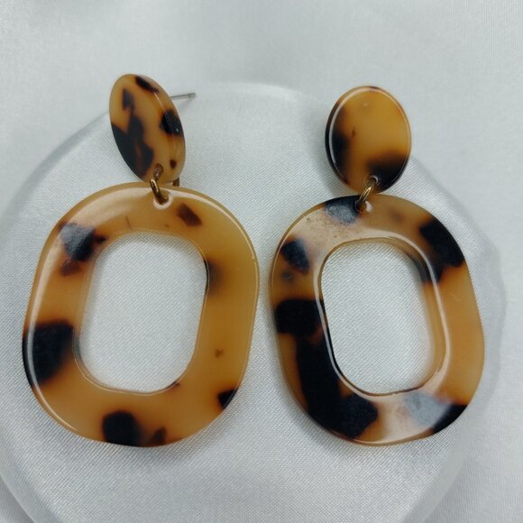 Tortoise Shell Resin Open Hoop Brown Hues Earrings - Picture 5 of 5